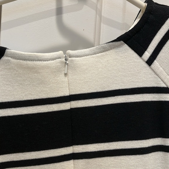 Cotton black/off-white A-line dress new never worn front pockets w/nice buttons - Picture 7 of 12